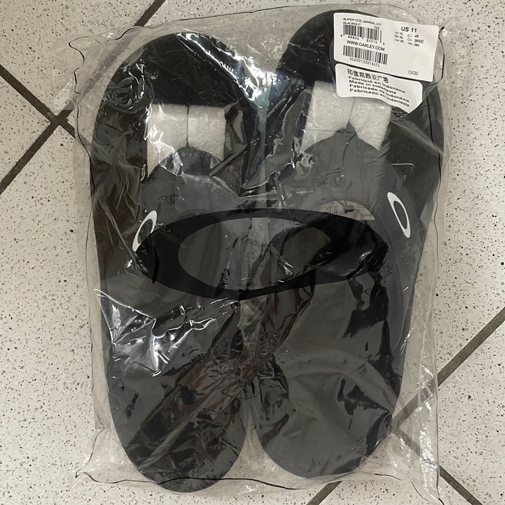 Oakley Super Coil Mens 2.0 size 11